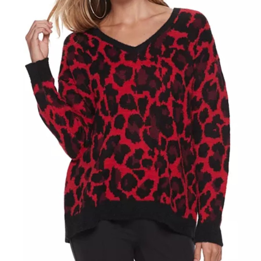 📢 Labor day sale! 🔥 Women's Red Leopard Sweater - Medium